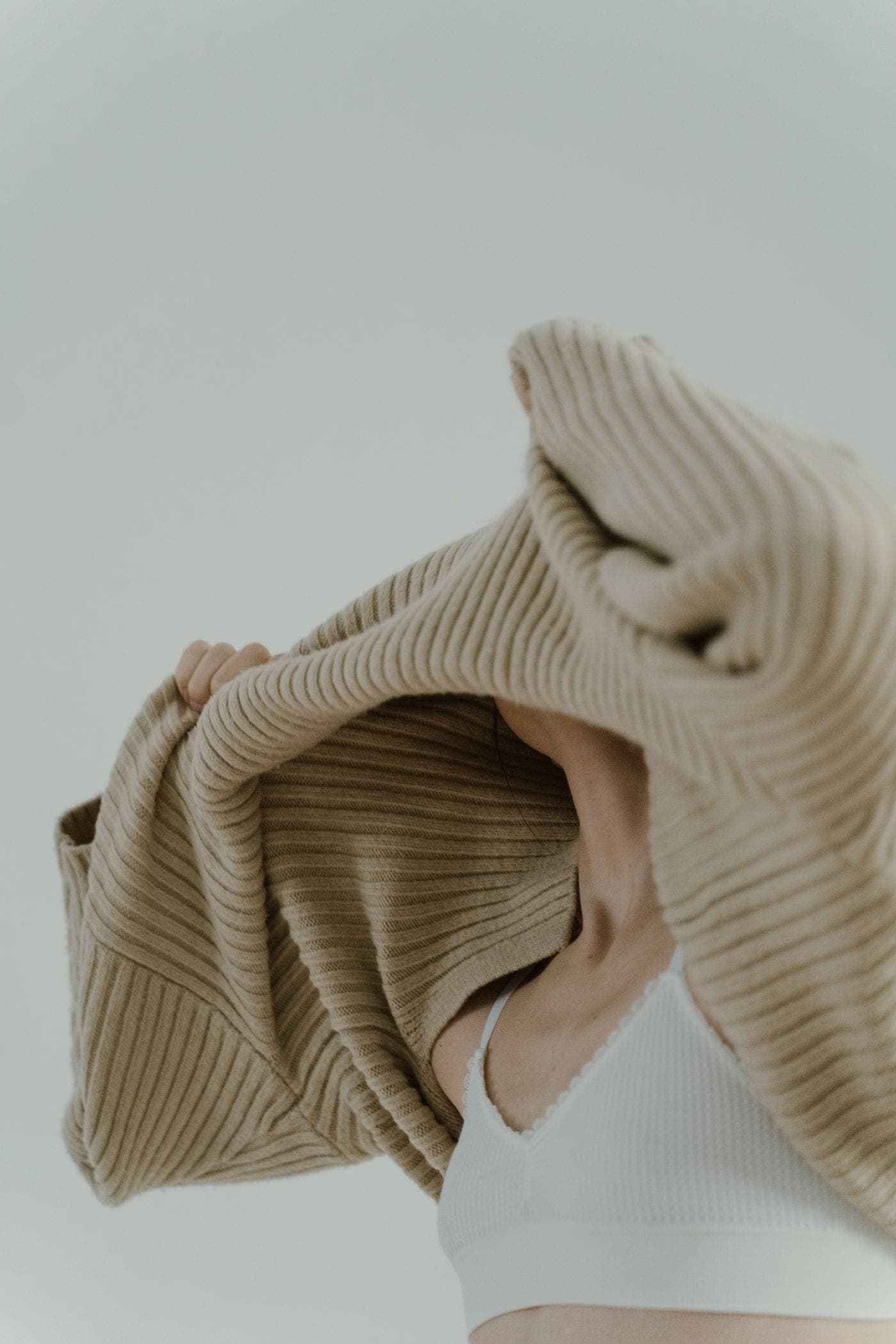 Sweater de cuello redondo avena con cashmere